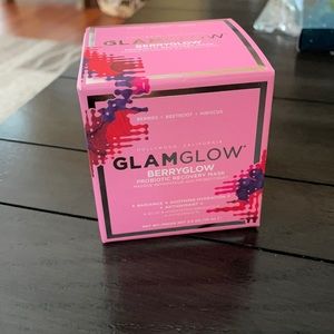GlamGlow Berry glow